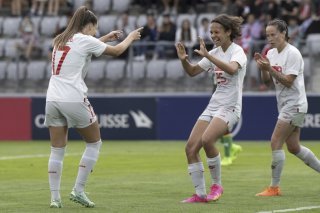 Première sélection et première passe décisive pour Iman Beney (à droite)